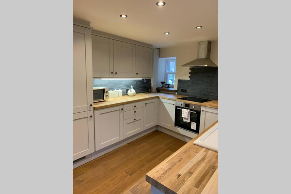 5 Star Cottage On The Green With Log Burner - Dog Friendly 오스트윅 외부 사진