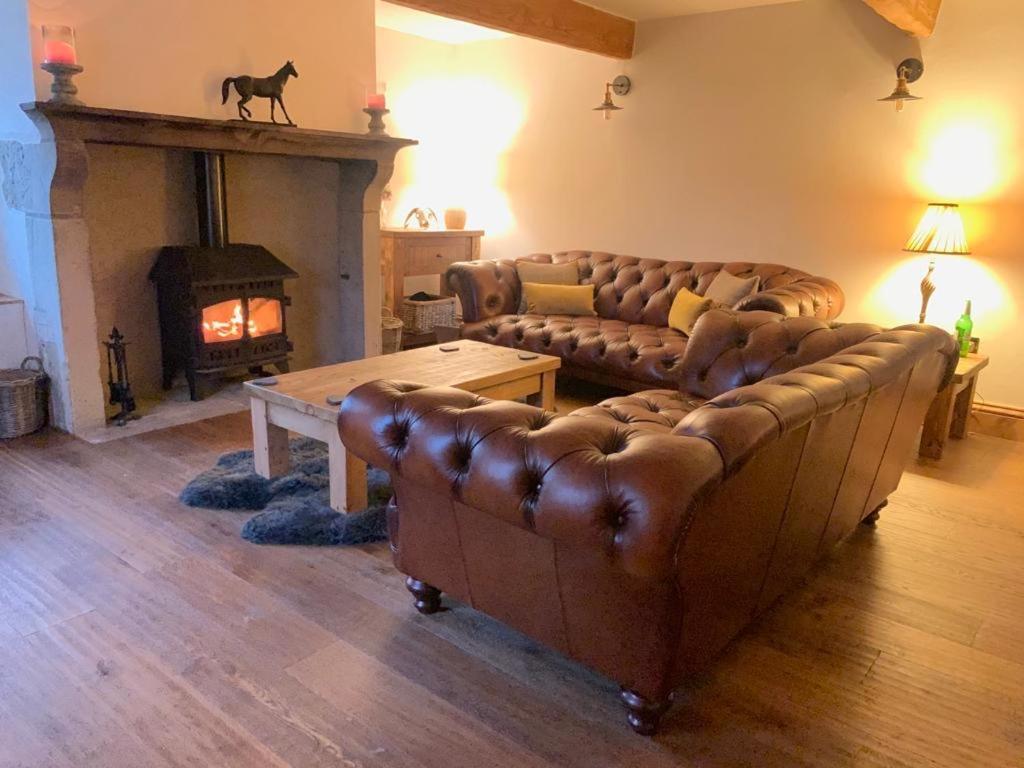 5 Star Cottage On The Green With Log Burner - Dog Friendly 오스트윅 외부 사진