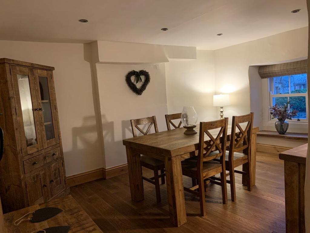 5 Star Cottage On The Green With Log Burner - Dog Friendly 오스트윅 외부 사진