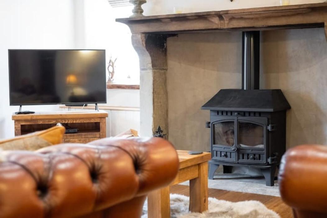 5 Star Cottage On The Green With Log Burner - Dog Friendly 오스트윅 외부 사진