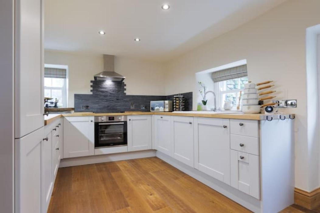 5 Star Cottage On The Green With Log Burner - Dog Friendly 오스트윅 외부 사진