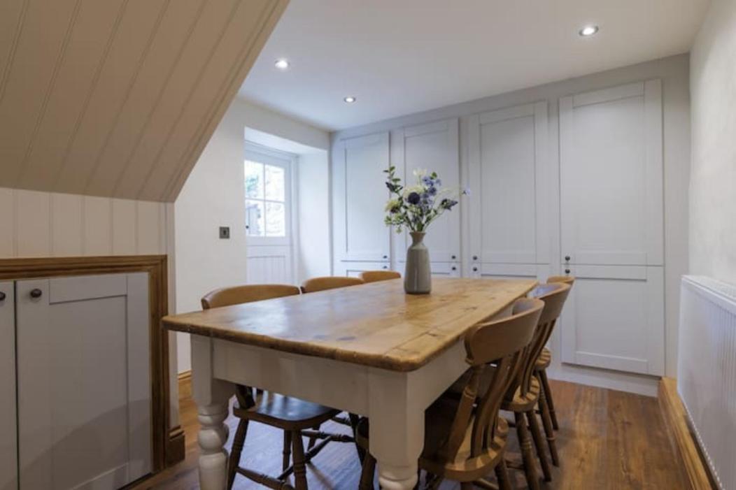 5 Star Cottage On The Green With Log Burner - Dog Friendly 오스트윅 외부 사진
