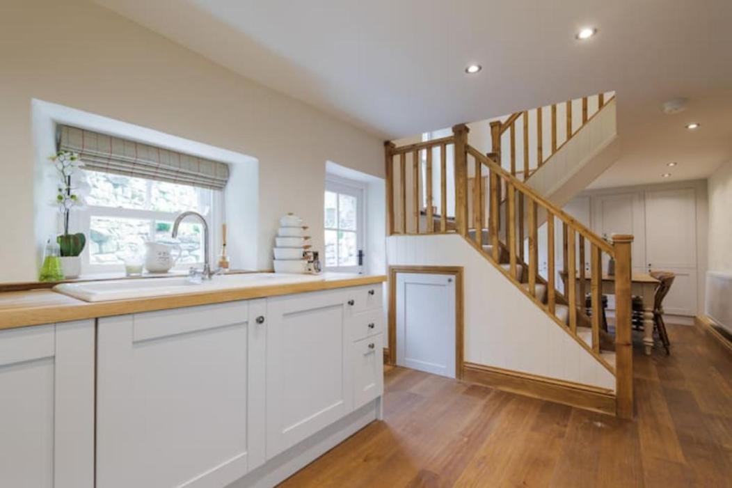 5 Star Cottage On The Green With Log Burner - Dog Friendly 오스트윅 외부 사진