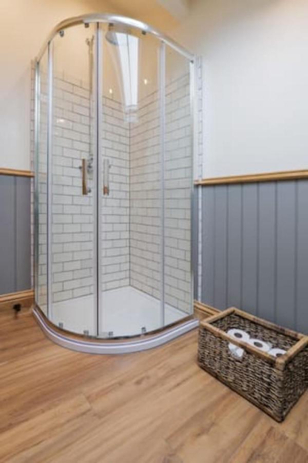 5 Star Cottage On The Green With Log Burner - Dog Friendly 오스트윅 외부 사진