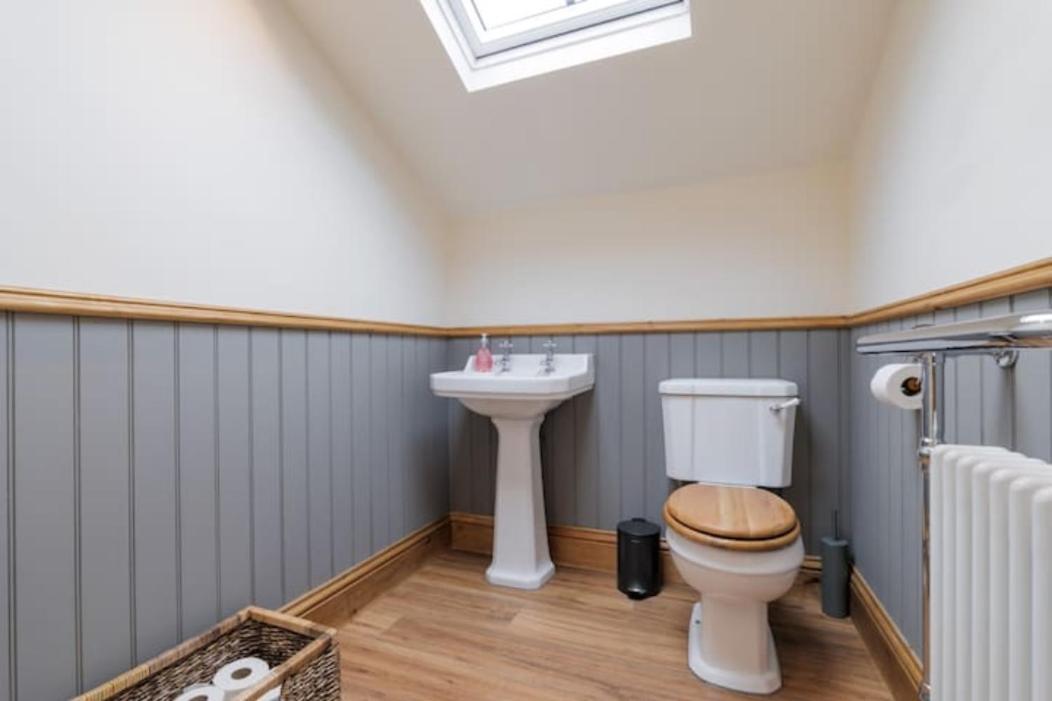 5 Star Cottage On The Green With Log Burner - Dog Friendly 오스트윅 외부 사진