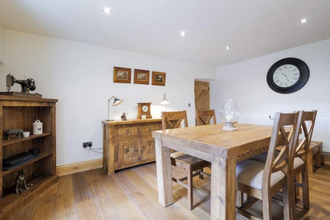 5 Star Cottage On The Green With Log Burner - Dog Friendly 오스트윅 외부 사진