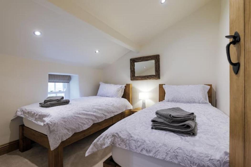 5 Star Cottage On The Green With Log Burner - Dog Friendly 오스트윅 외부 사진