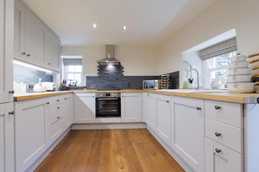 5 Star Cottage On The Green With Log Burner - Dog Friendly 오스트윅 외부 사진