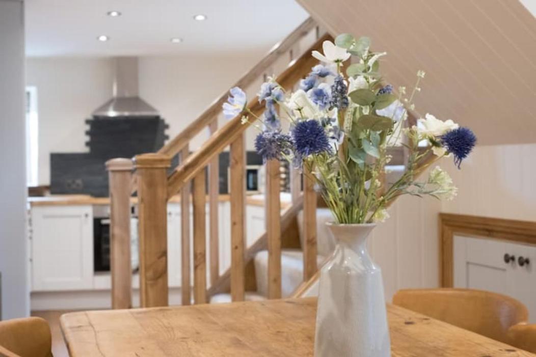 5 Star Cottage On The Green With Log Burner - Dog Friendly 오스트윅 외부 사진