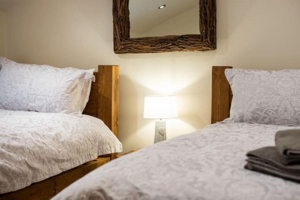 5 Star Cottage On The Green With Log Burner - Dog Friendly 오스트윅 외부 사진