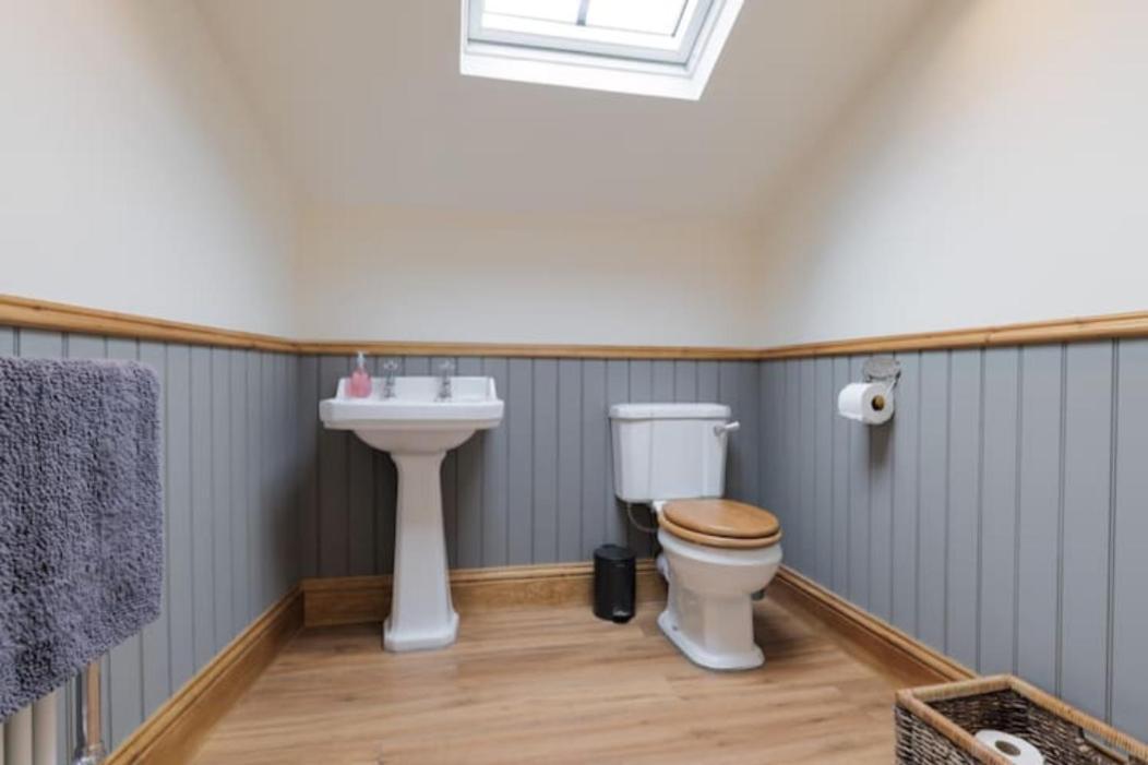 5 Star Cottage On The Green With Log Burner - Dog Friendly 오스트윅 외부 사진