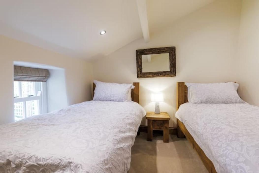 5 Star Cottage On The Green With Log Burner - Dog Friendly 오스트윅 외부 사진