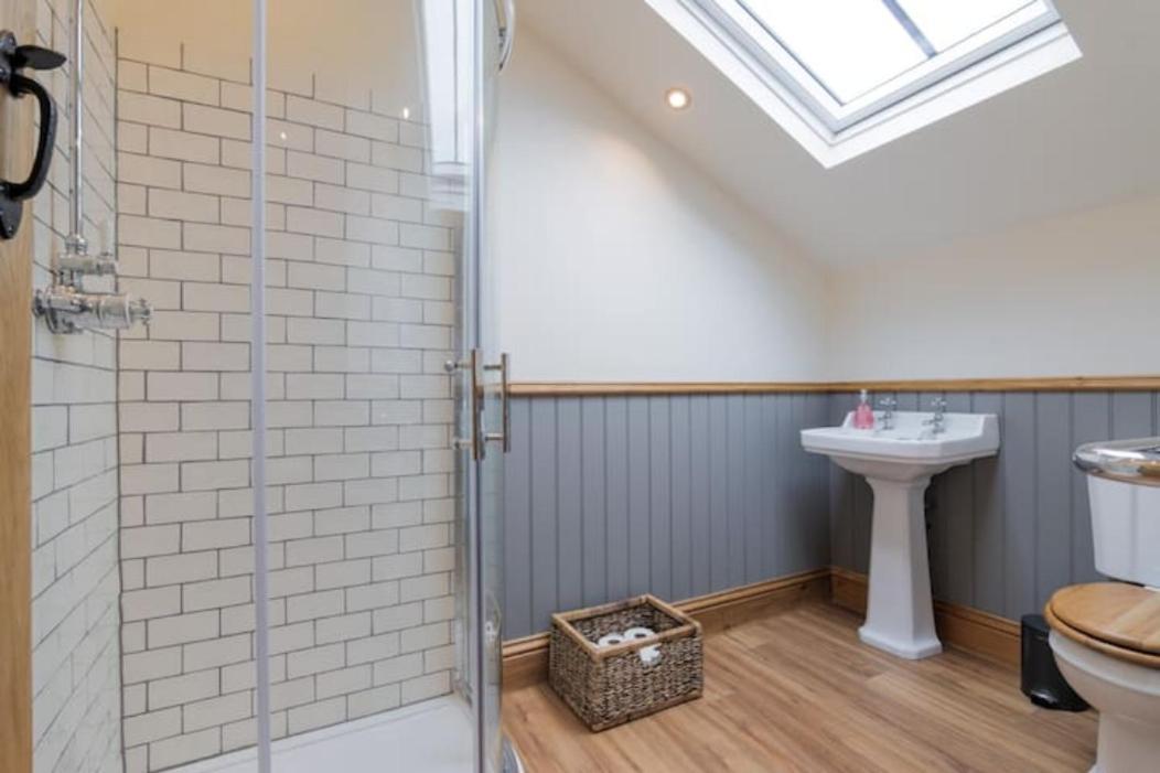5 Star Cottage On The Green With Log Burner - Dog Friendly 오스트윅 외부 사진